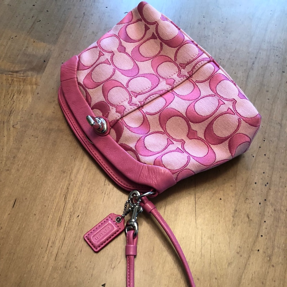 Super cute, easy to carry around, PINK Coach